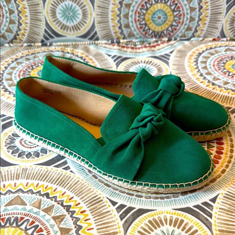 Women’s Talbots Green Espadrille Loafers with Bow Detail Size 8